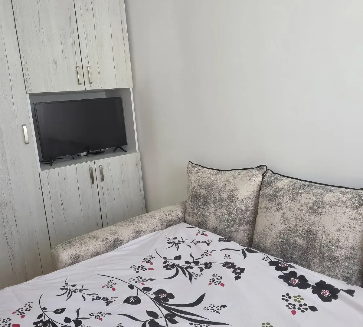 Izdavanje, dvosoban stan, 70m², Topla, Herceg Novi