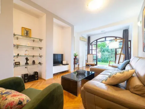 Izdavanje, trosoban stan, 120m², Podgorica, Crna Gora - image 1