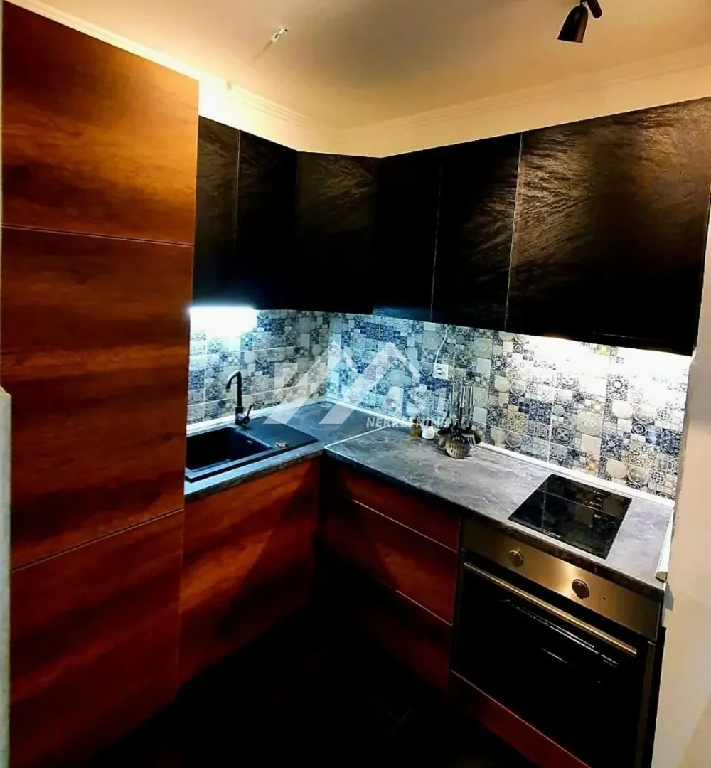 Izdavanje, dvosoban stan, 50m², Centar, Novi Sad