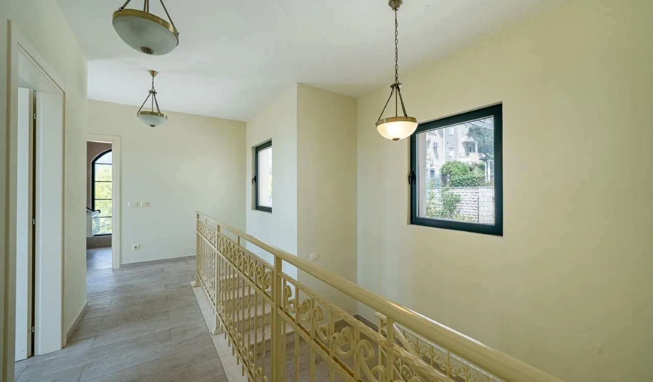 Prodaja, kuća, 240m², Donja Lastva, Tivat