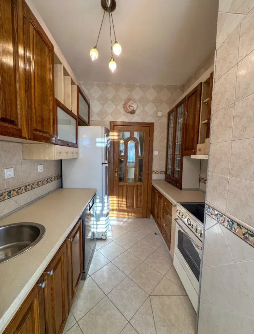 Izdavanje, trosoban stan, 114m², Momišići, Podgorica