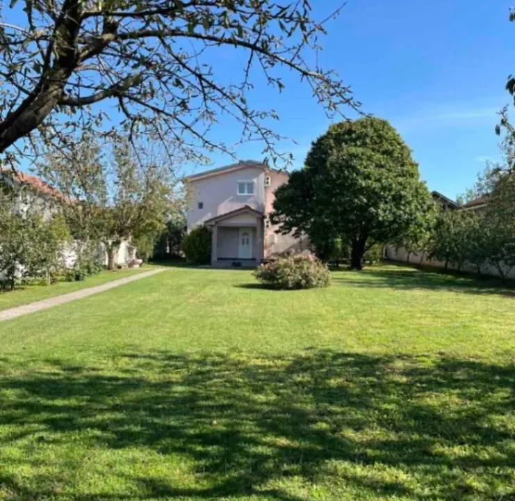 Rent, house, 300m², Donji Kokoti, Podgorica