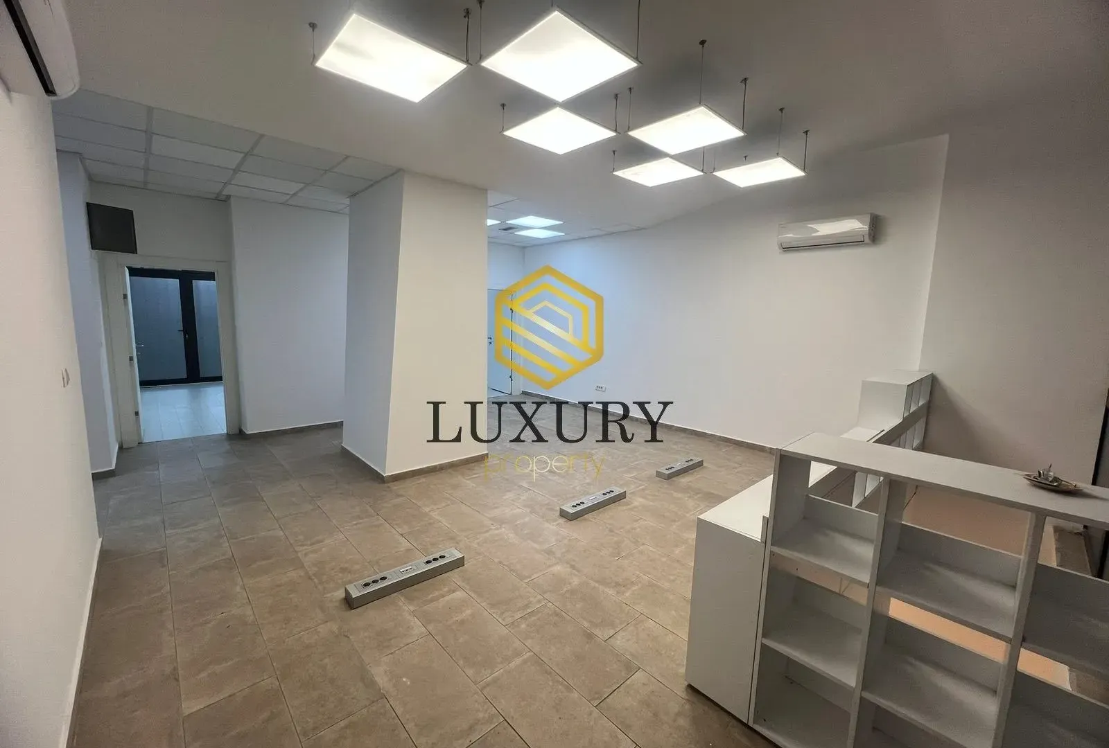 Rent, office space, 245m², Blok 5, Podgorica