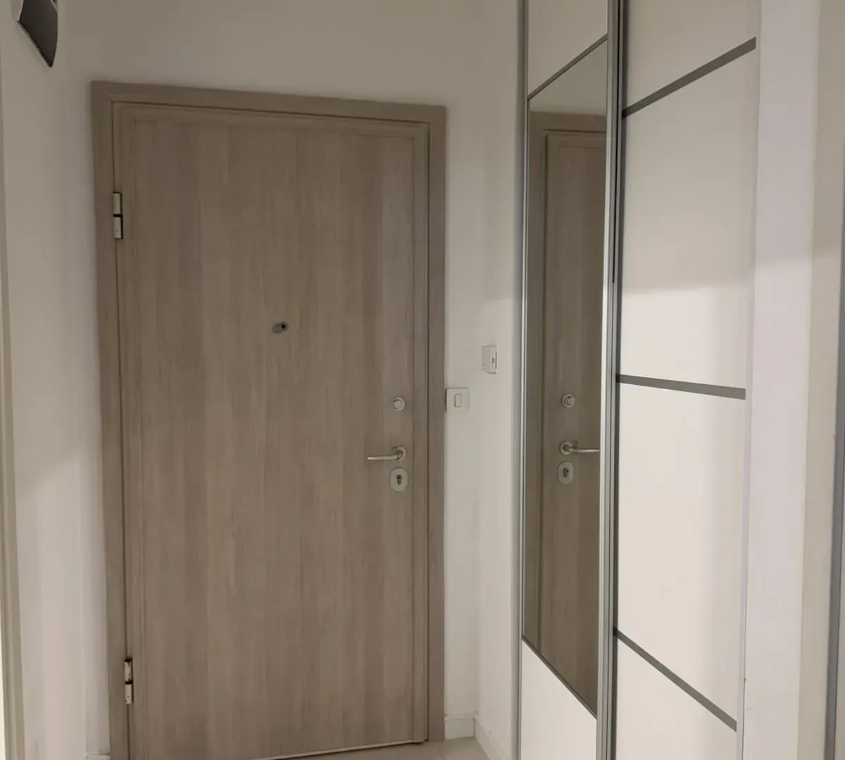 Izdavanje, jednosoban stan, 50m², Central Point, Podgorica