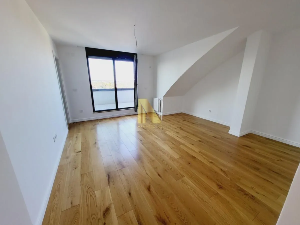 Prodaja, četvorosoban stan, 170m², Grbavica, Novi Sad Sve Podlokacije