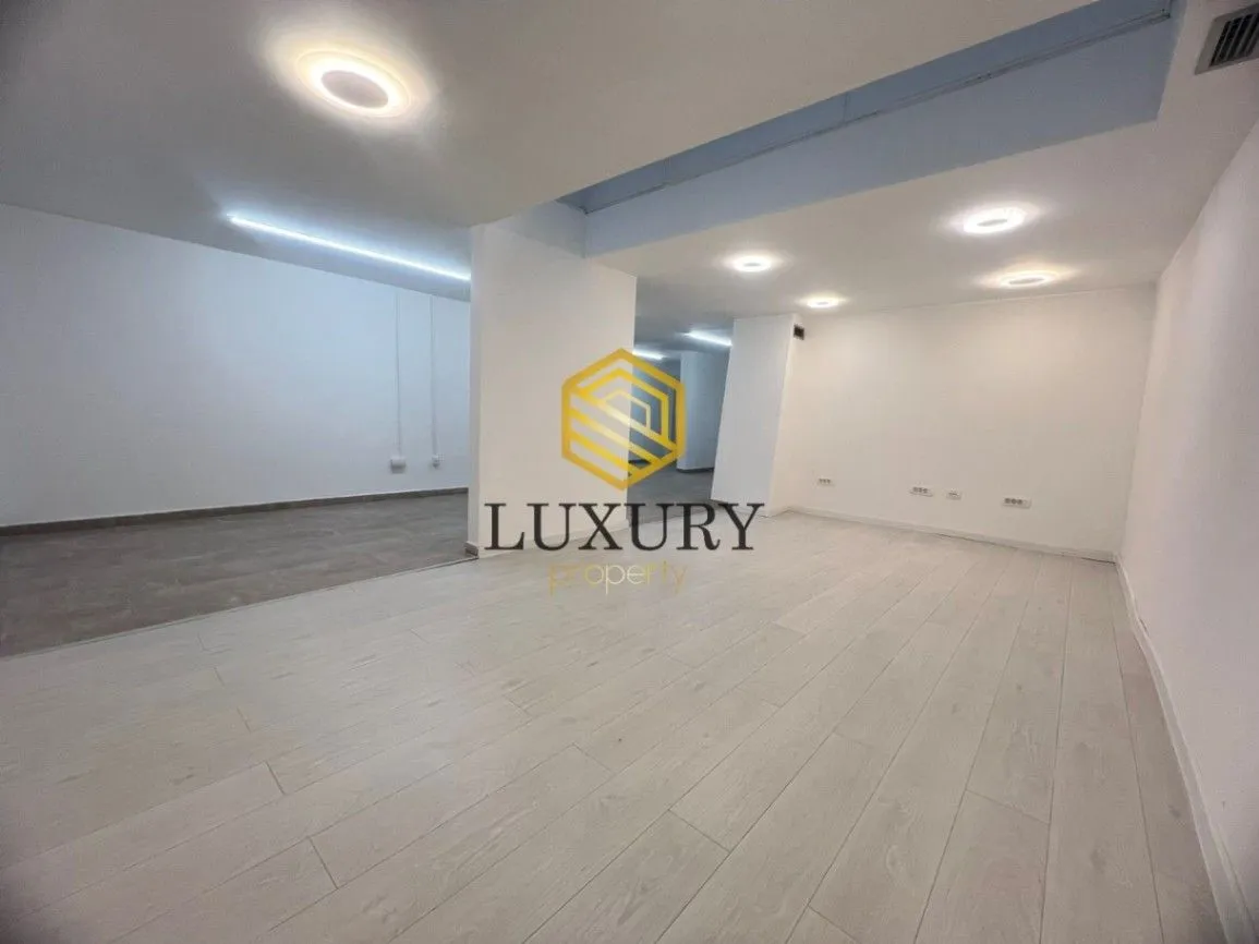 Rent, office space, 245m², Blok 5, Podgorica