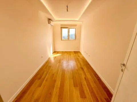 Izdavanje, trosoban stan, 100m², Central Point, Podgorica - image 9