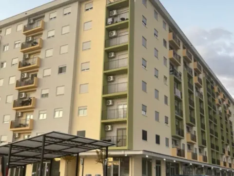 Izdavanje, dvosoban stan, 60m², Pobrežje, Podgorica