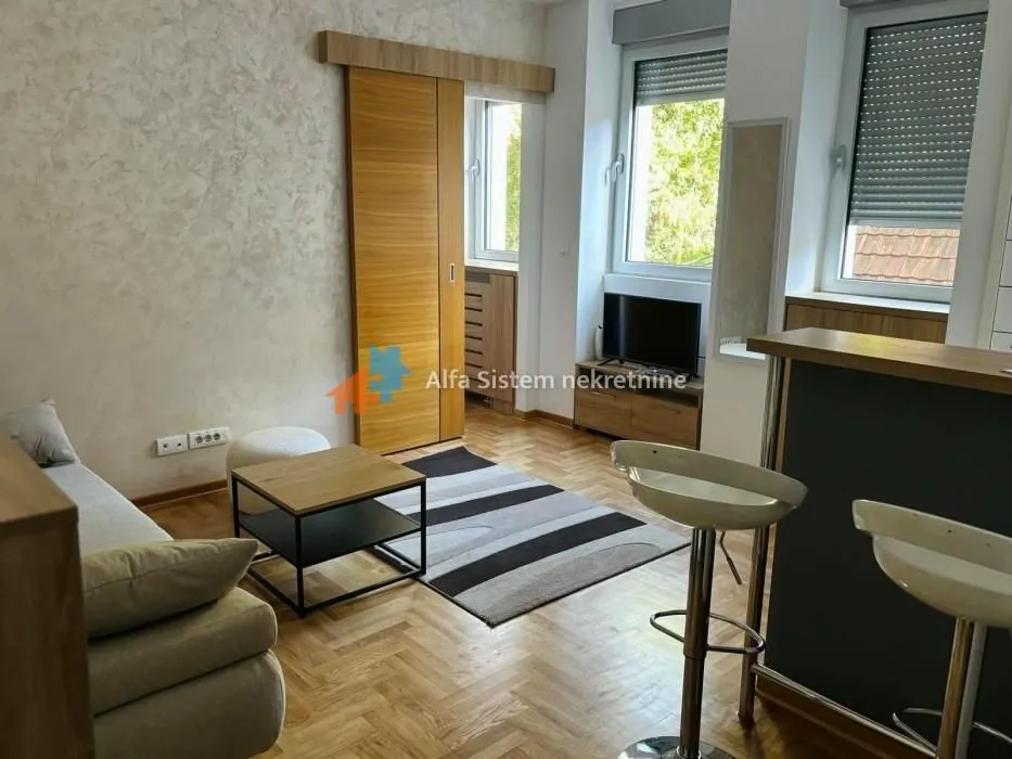 Izdavanje, stan, 40m², Stari Grad, Beograd