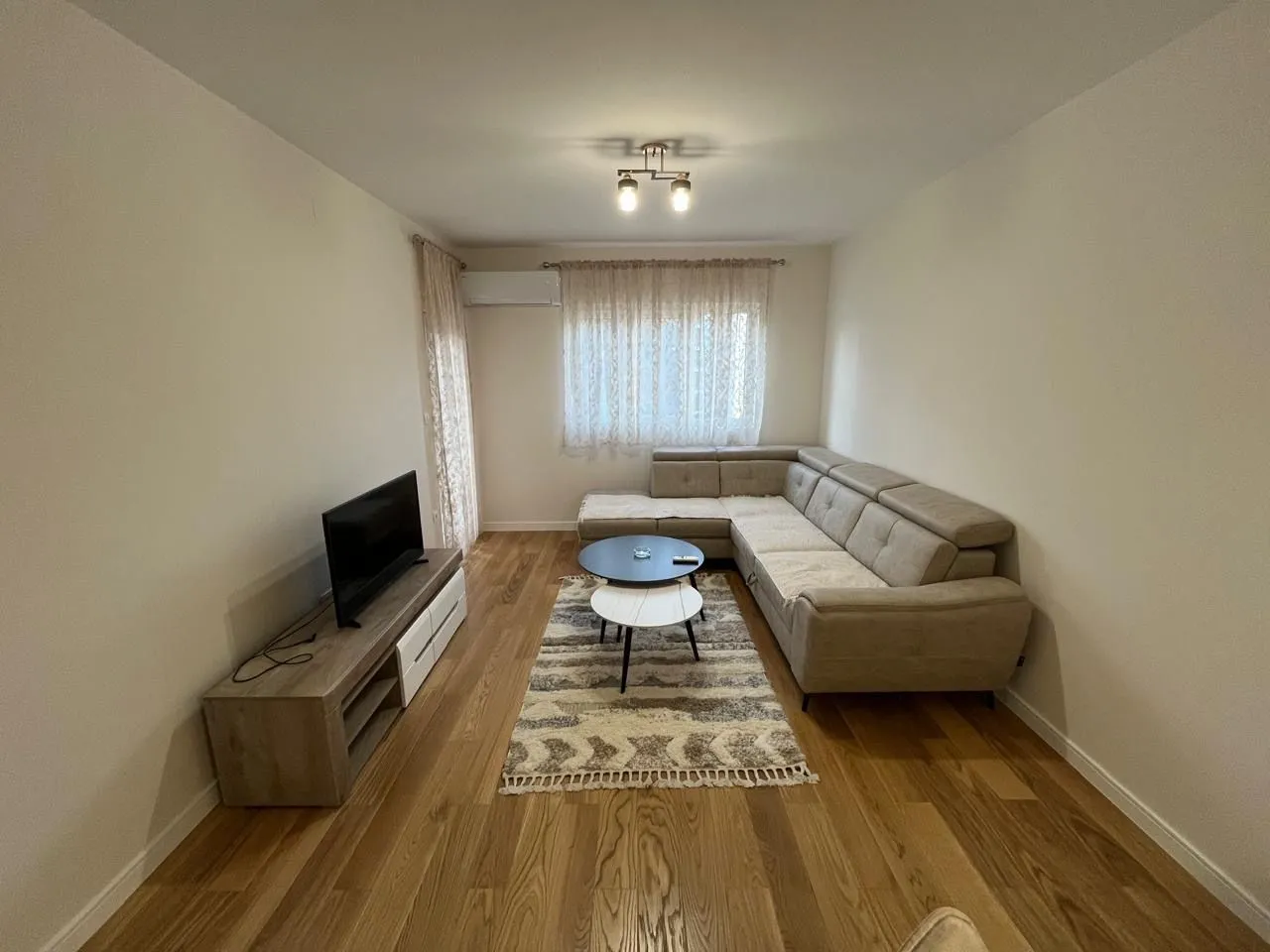 Izdavanje, jednosoban stan, 47m², Central Point, Podgorica