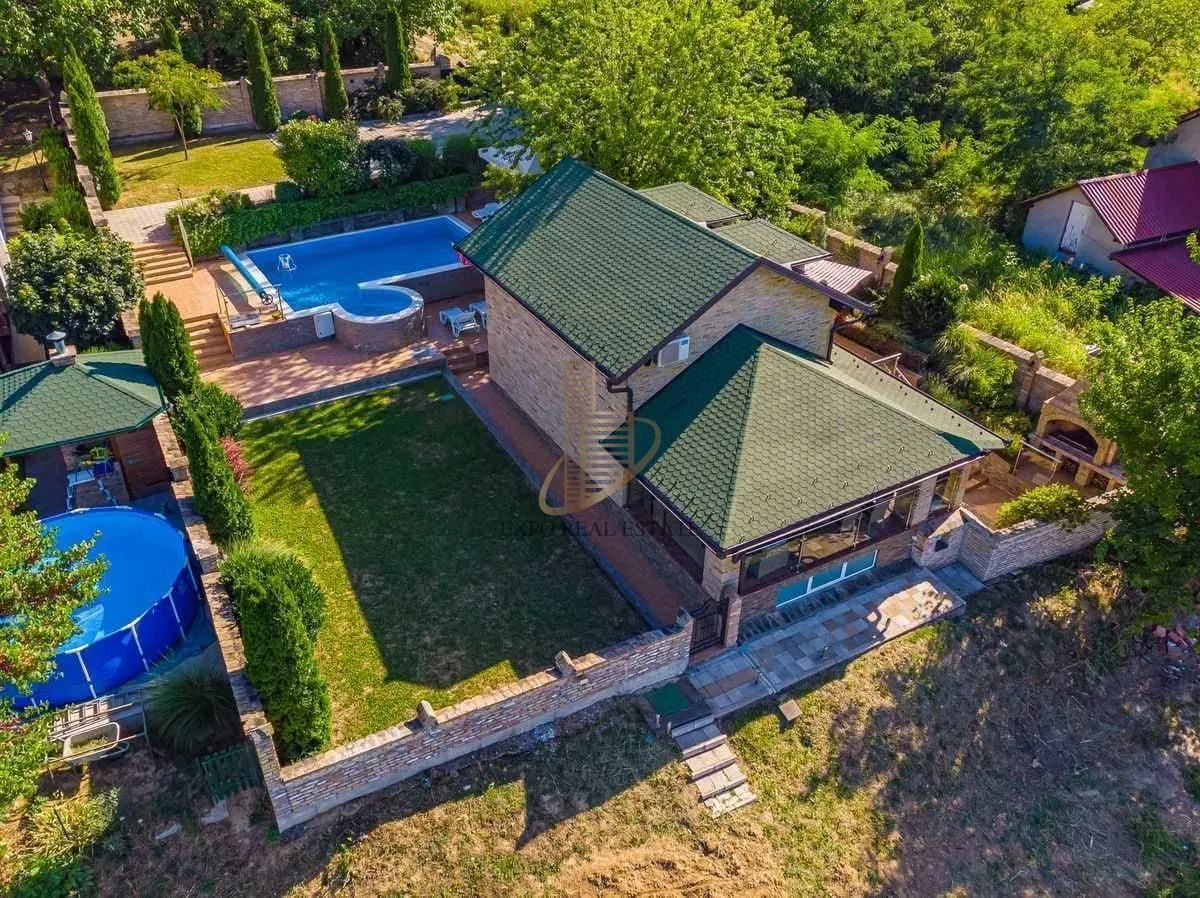 Prodaja, kuća, 140m², Rakovac, Novi Sad Sve Podlokacije