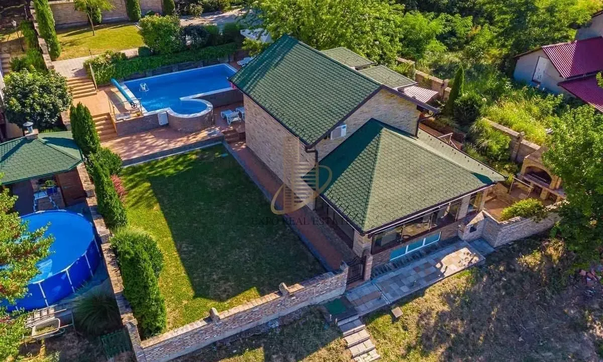 Prodaja, kuća, 140m², Rakovac, Novi Sad Sve Podlokacije