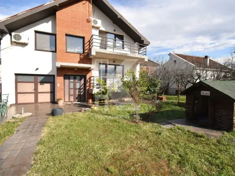 Sale, house, 190m², Dalmatinska ulica, Podgorica - image 2