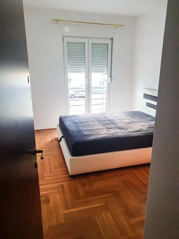 Izdavanje, jednosoban stan, 50m², Stari Aerodrom, Podgorica