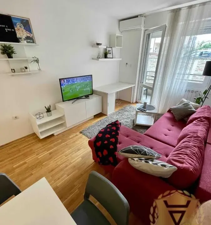 Izdavanje, dvosoban stan, 50m², Đeram Pijaca, Beograd