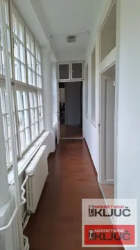 Izdavanje, četvorosoban stan, 103m², Centar, Novi Sad - image 14