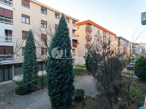 Izdavanje, jednosoban stan, 52m², Blok 6, Podgorica - image 12