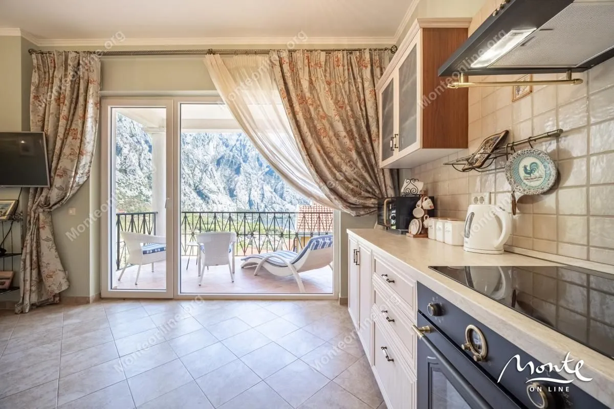 Prodaja, jednosoban stan, 63m², Orahovac, Kotor