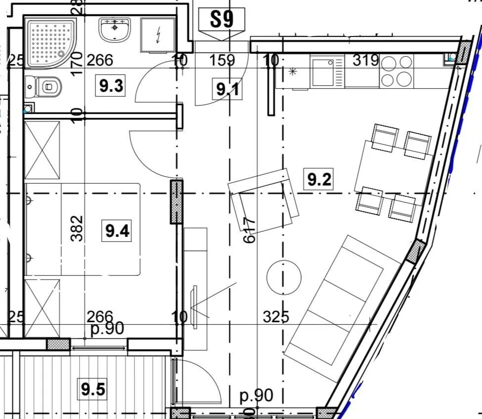 Arhitektonski nacrt stana sa rasporedom prostorija i dimenzijama.