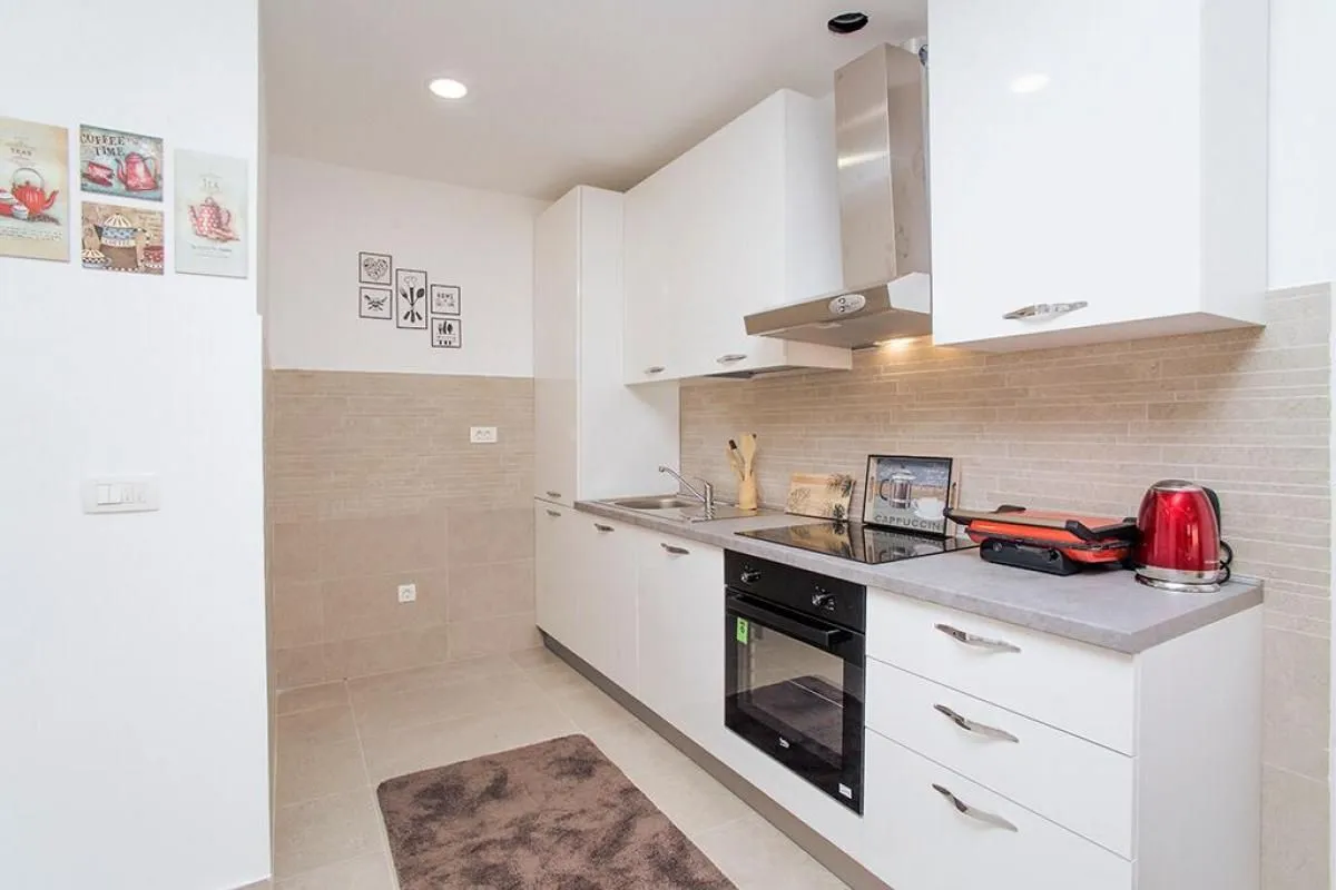 Rent, one bedroom apartment, 57m², Centar, Tivat