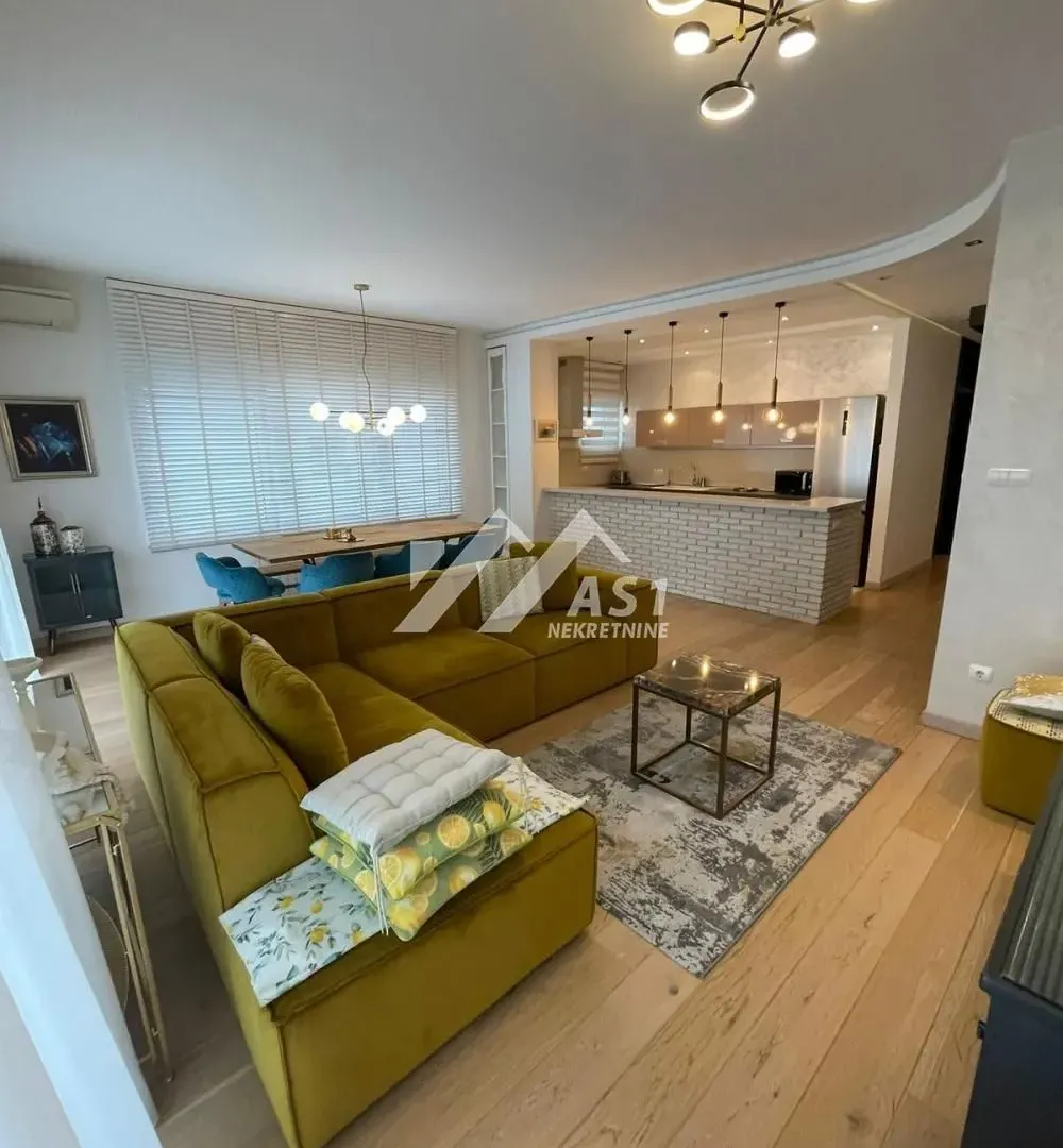 Izdavanje, trosoban stan, 105m², Adamovićevo Naselje, Novi Sad Sve Podlokacije