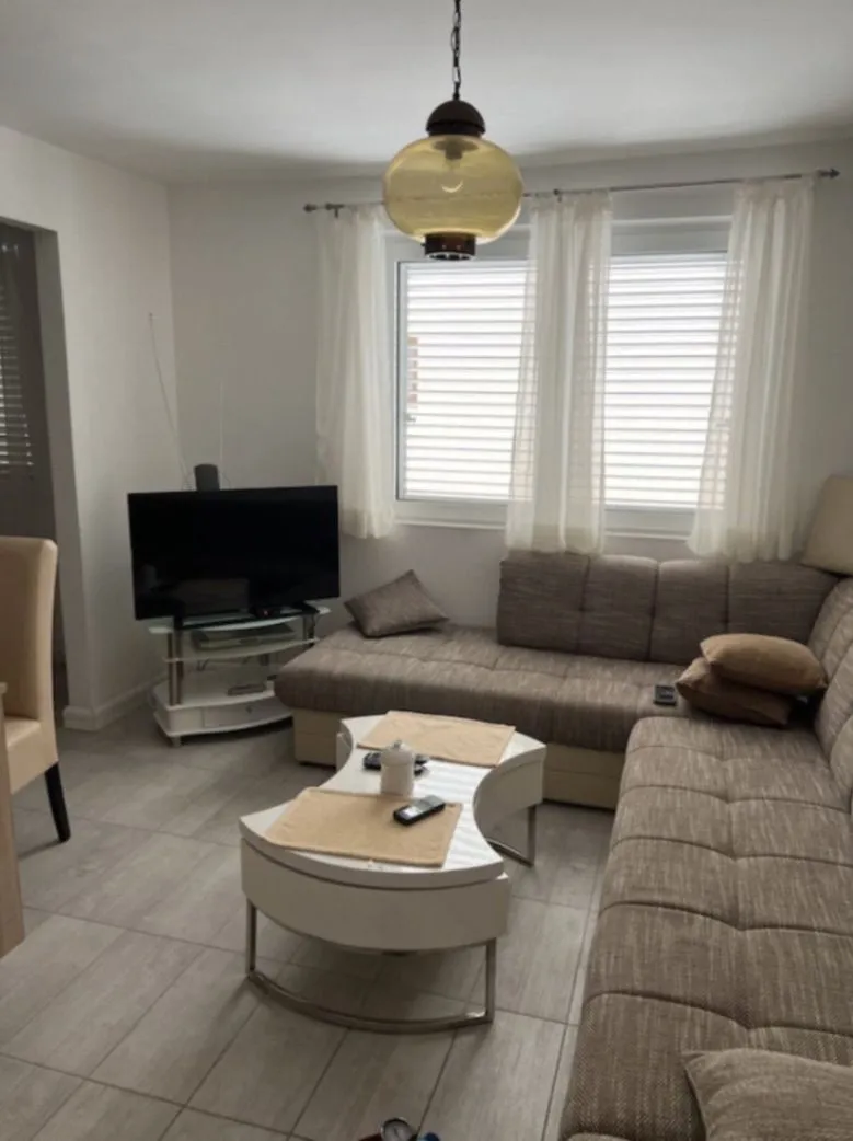 Izdavanje, jednosoban stan, 35m², Risan, Kotor