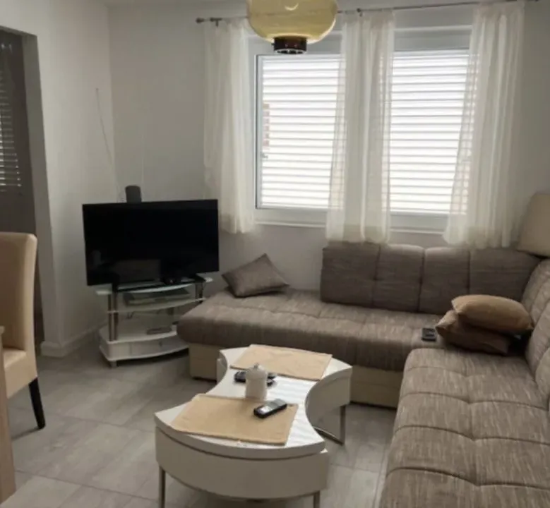 Rent, one bedroom apartment, 35m², Risan, Kotor