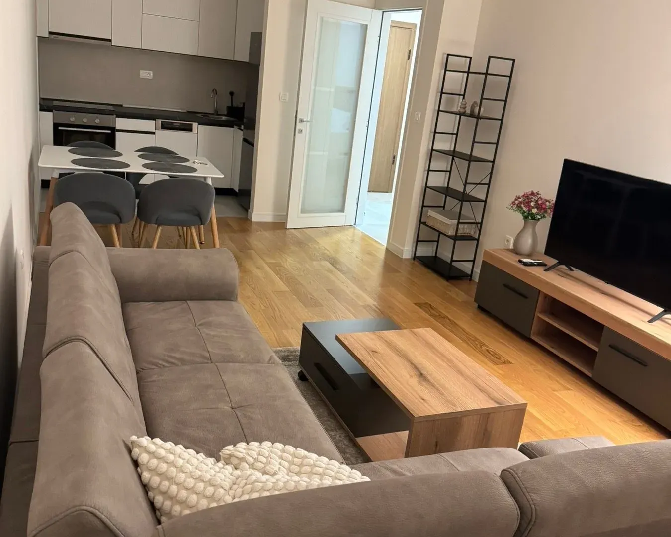 Rent, one bedroom apartment, 49m², Central Point, Podgorica