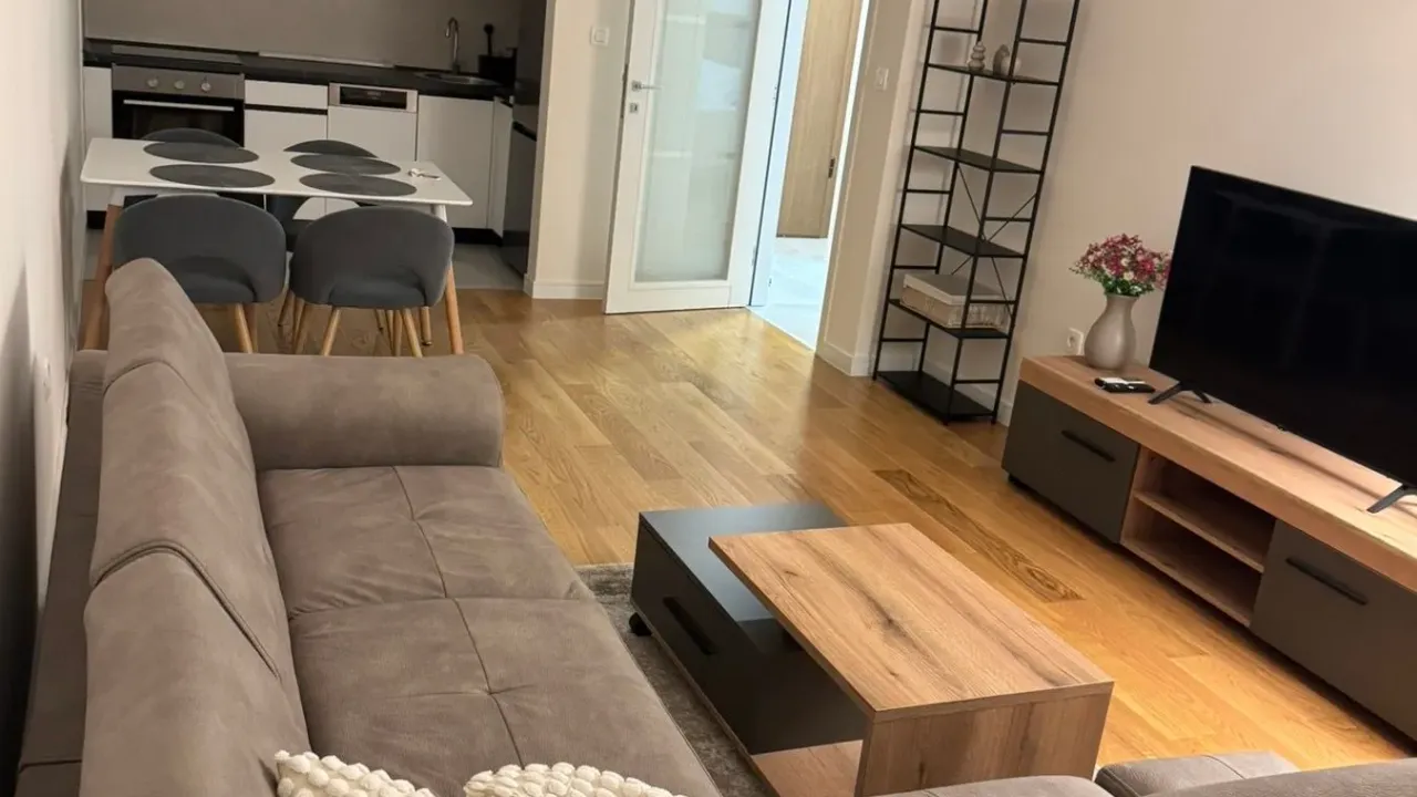 Izdavanje, jednosoban stan, 49m², Central Point, Podgorica