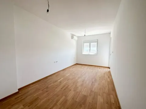 Prodaja, trosoban stan, 106m², Stari Aerodrom, Podgorica - image 6