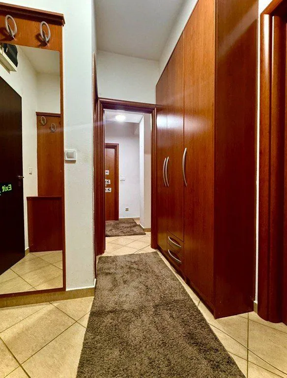 Izdavanje, dvosoban stan, 65m², Podgorica, Crna Gora