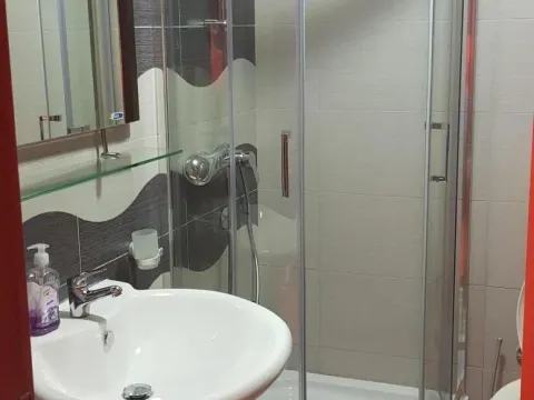 Rent, one bedroom apartment, 49m², Centar, Tivat - image 11