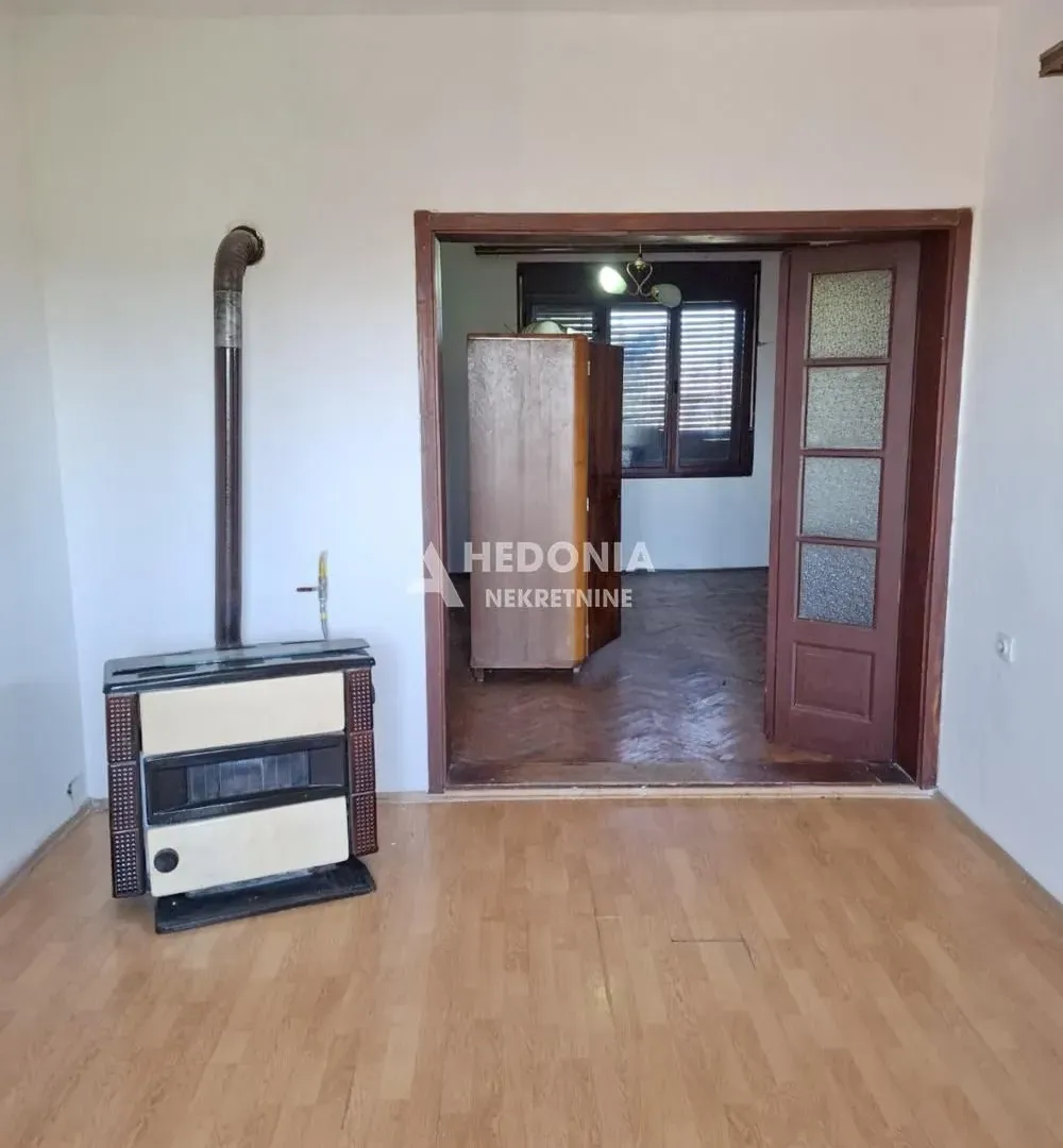 Prodaja, kuća, 176m², Centar, Inđija