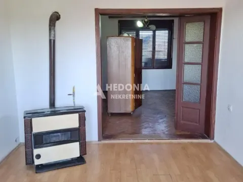 Prodaja, kuća, 176m², Centar, Inđija - image 16