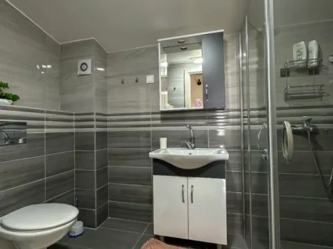 Izdavanje, četvorosoban stan, 160m², Stari Aerodrom, Podgorica - image 6