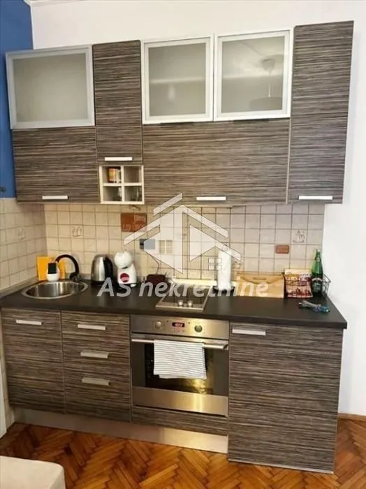 Izdavanje, stan, 40m², Kosančićev Venac, Beograd