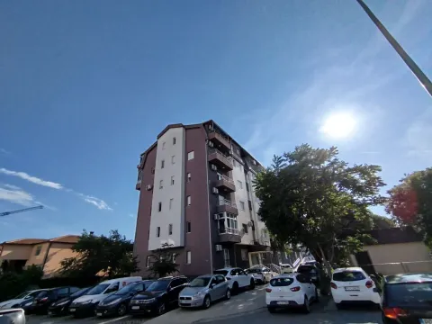 Izdavanje, stan, 50m², Kod Big Fashion-a, Podgorica