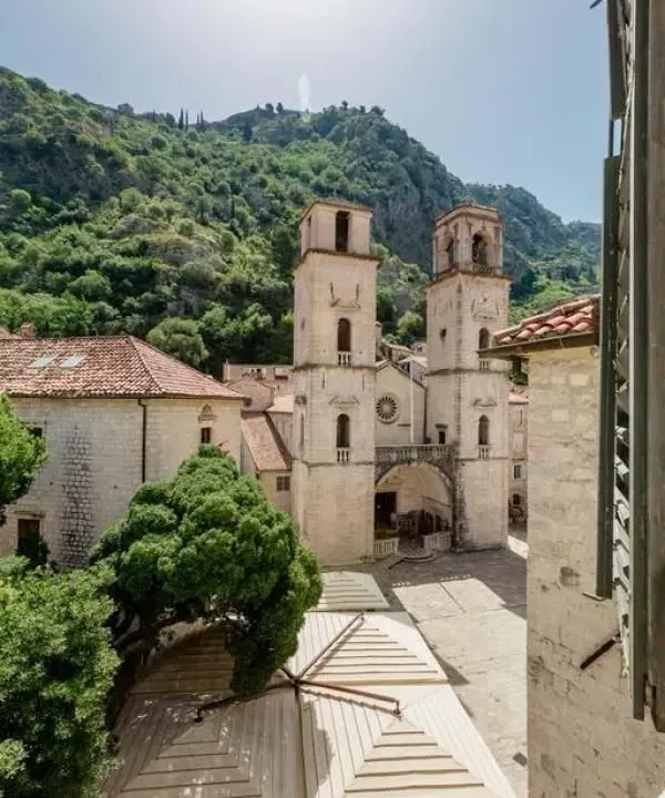 Sale, two bedroom apartment, 62m², Grad, Kotor