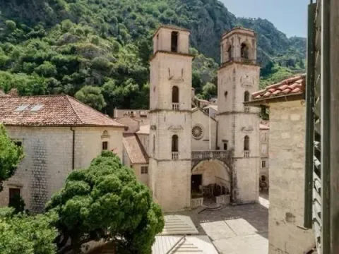 Sale, two bedroom apartment, 62m², Grad, Kotor