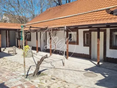 Kuća in Zemun Gornji Grad