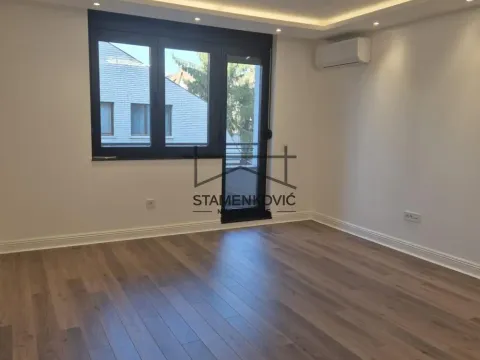 Stan in Adamovićevo Naselje