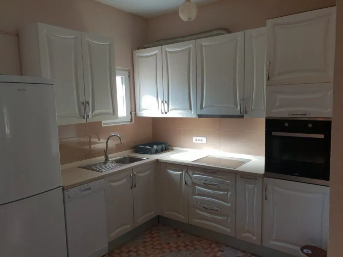 Izdavanje, dvosoban stan, 100m², Stari Aerodrom, Podgorica