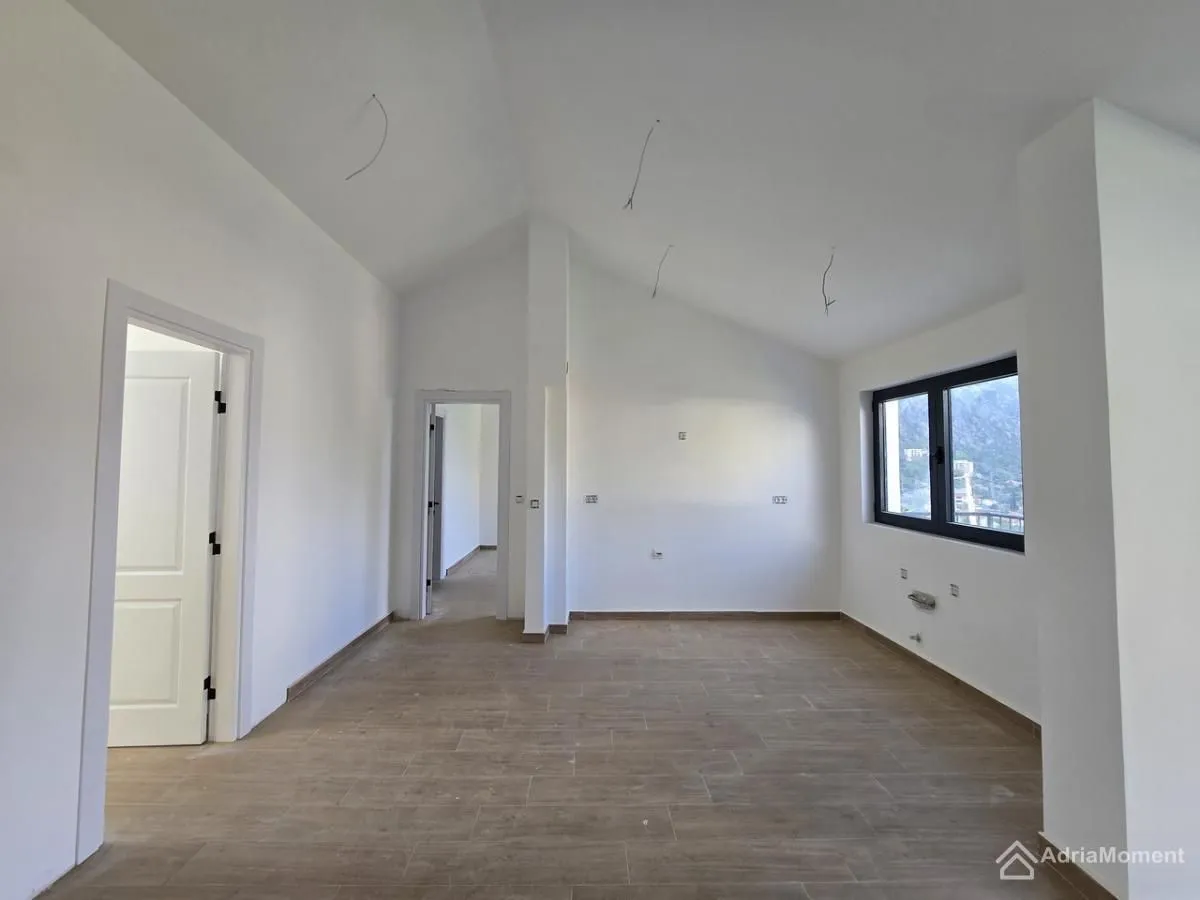 Prodaja, trosoban stan, 94m², Škaljari, Kotor