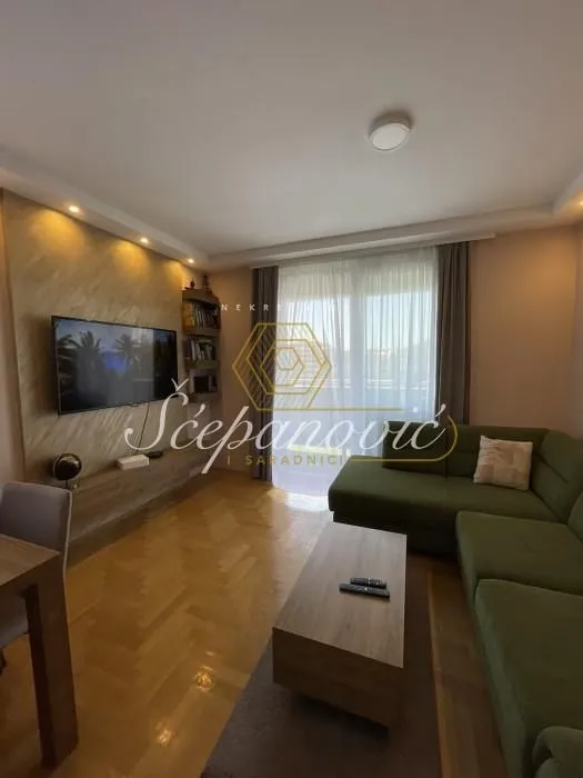 Prodaja, trosoban stan, 65m², Novo naselje, Novi Sad