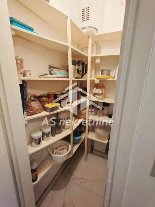 Rent, three bedroom apartment, 73m², Kalenić Pijaca, Vračar Sve Podlokacije