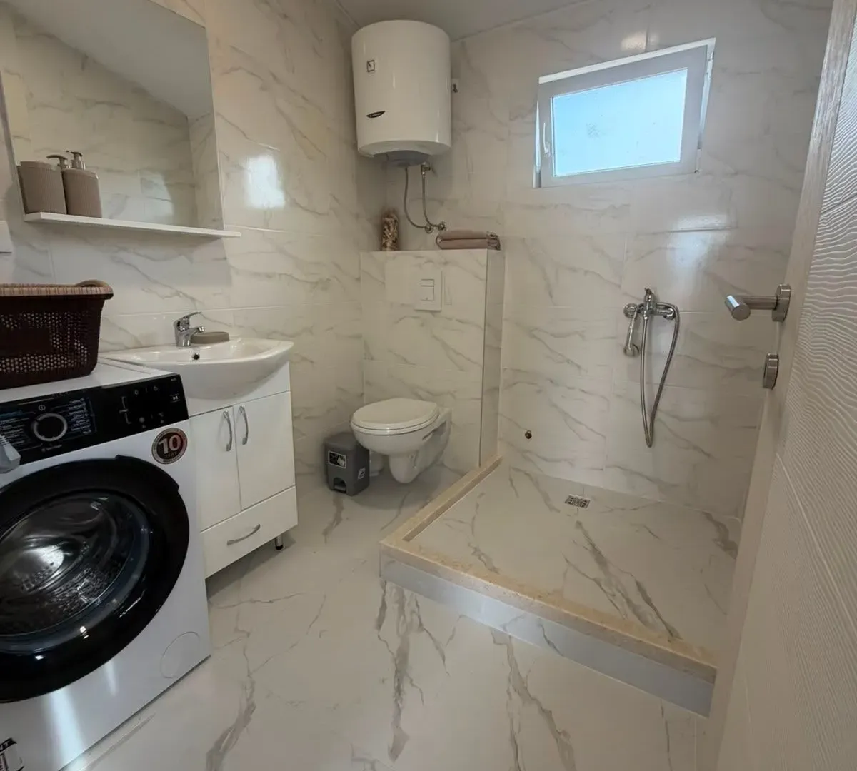 Izdavanje, garsonjera, 36m², Radanovići, Kotor