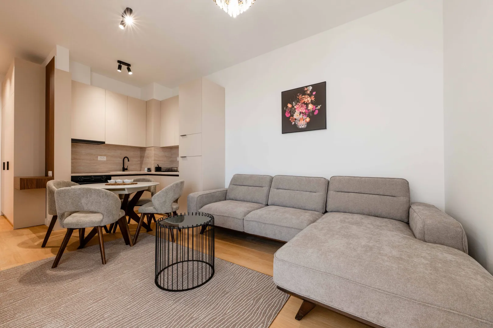 Izdavanje, jednosoban stan, 41m², Bečići, Budva