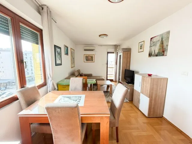 Izdavanje, jednosoban stan, 52m², Stari Aerodrom, Podgorica