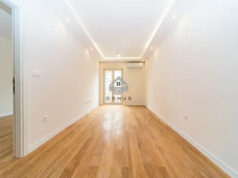 Izdavanje, poslovni prostor, 43m², Central Point, Podgorica