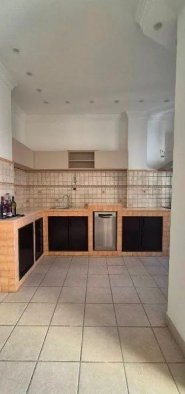 Izdavanje, četvorosoban stan, 144m², Vračar Sve Podlokacije, Beograd